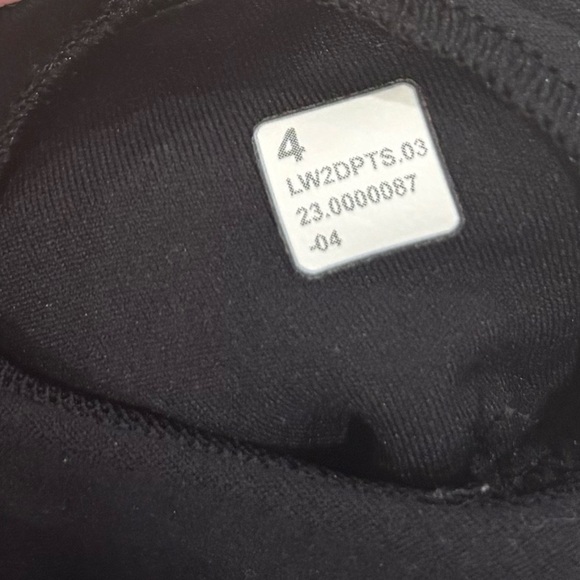 Lululemon Align Aysmmetrical Bra In Black Size 4 Has Pads - Picture 4 of 4